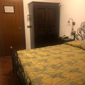 Camera standard con letto king size